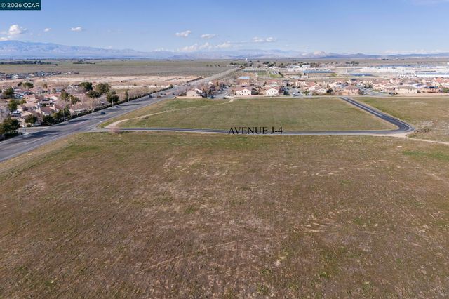 60 Stw Vic Ave, Del Sur, CA 93536