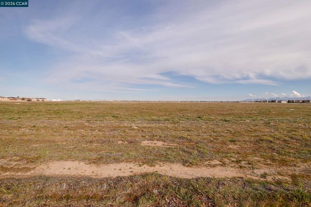 60 Stw Vic Ave, Del Sur, CA 93536