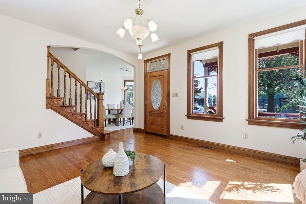 621 RADCLIFFE ST, BRISTOL, PA 19007 — photo 4