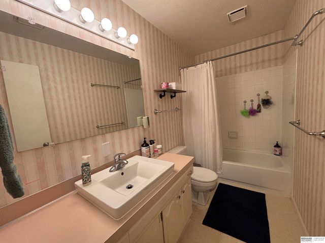 103 Kevin Circle, Bellevue, NE 68005