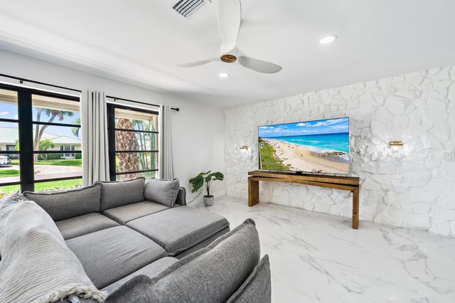 8422 SE Royal Street, Hobe Sound, FL 33455