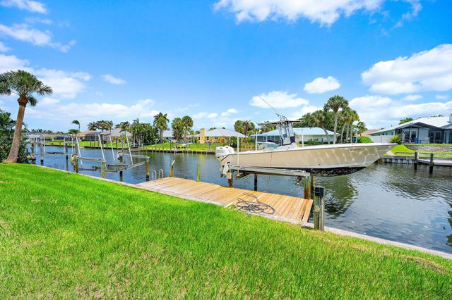8422 SE Royal Street, Hobe Sound, FL 33455