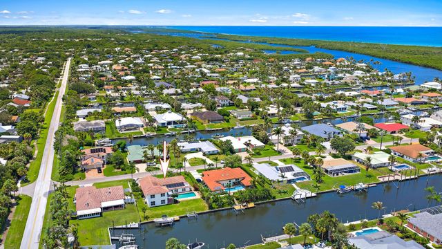 8422 SE Royal Street, Hobe Sound, FL 33455
