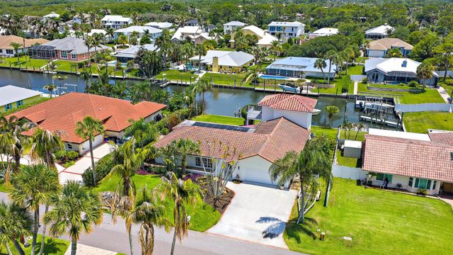 8422 SE Royal Street, Hobe Sound, FL 33455