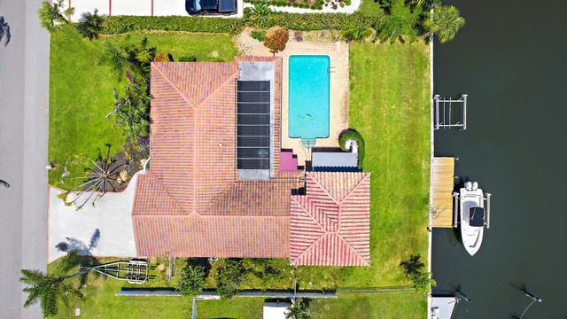 8422 SE Royal Street, Hobe Sound, FL 33455