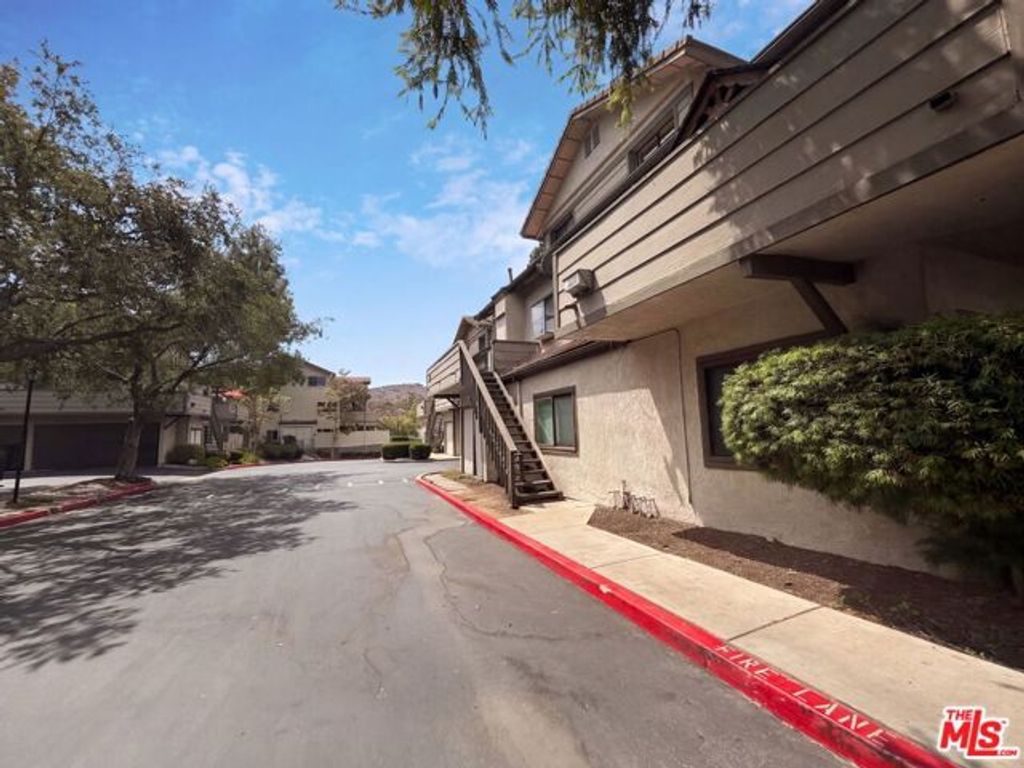 68 Maegan Place 4, Thousand Oaks, CA 91362