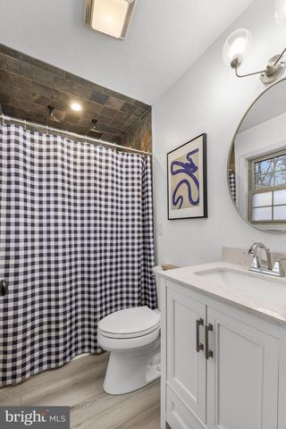 323 PALMER RD, Basye, VA 22810