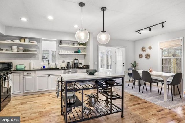 323 PALMER RD, Basye, VA 22810