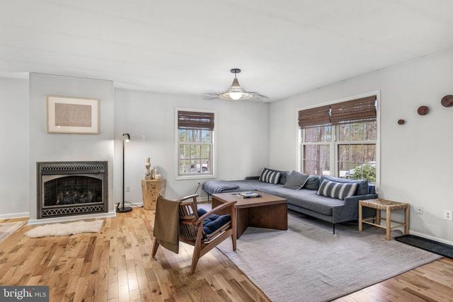 323 PALMER RD, Basye, VA 22810