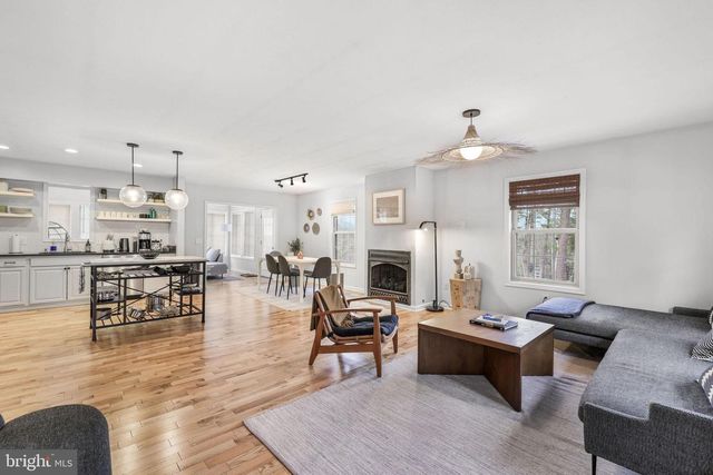 323 PALMER RD, Basye, VA 22810