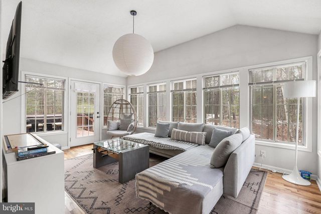 323 PALMER RD, Basye, VA 22810