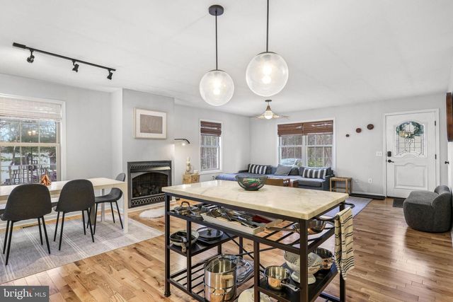 323 PALMER RD, Basye, VA 22810