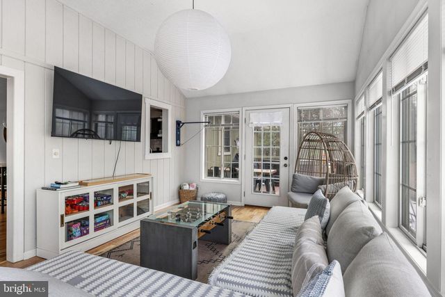 323 PALMER RD, Basye, VA 22810