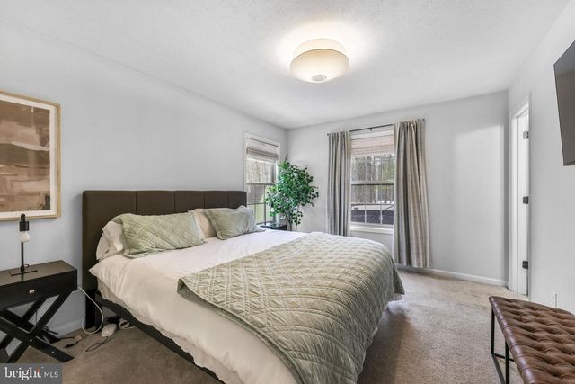 323 PALMER RD, Basye, VA 22810