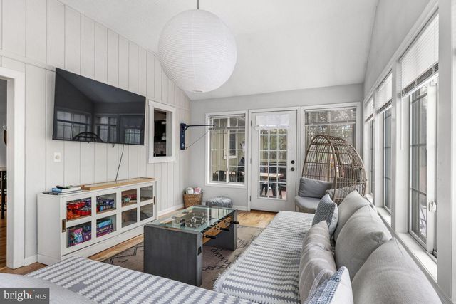 323 PALMER RD, Basye, VA 22810