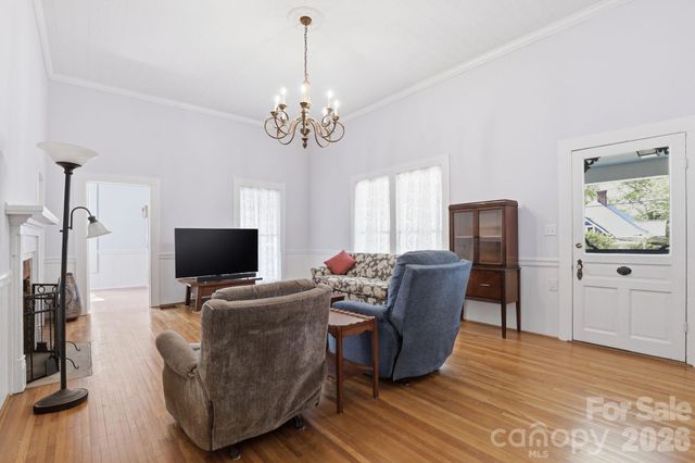 463 W Center Avenue, Mooresville, NC 28115