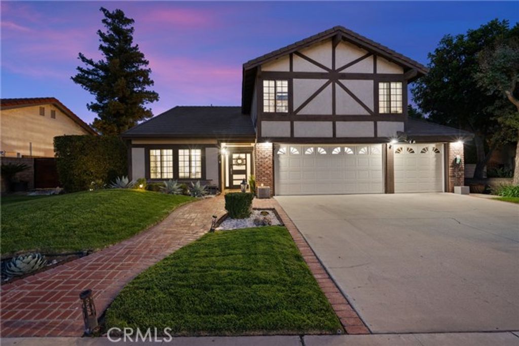 2704 Lemon Dr, Simi Valley, CA 93063