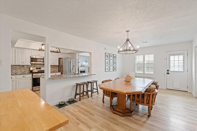 110 Dozent Lane, Baytown, TX 77521