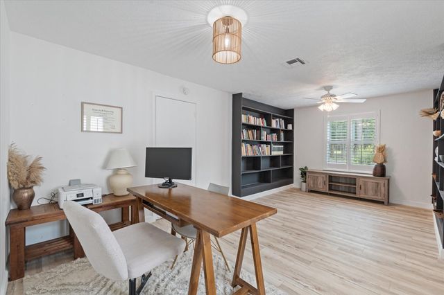 110 Dozent Lane, Baytown, TX 77521