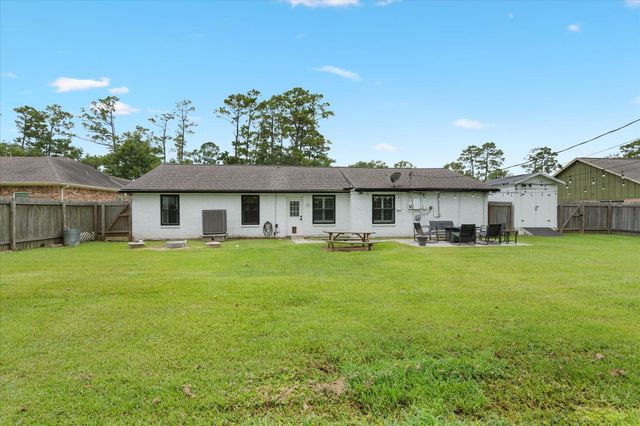 110 Dozent Lane, Baytown, TX 77521