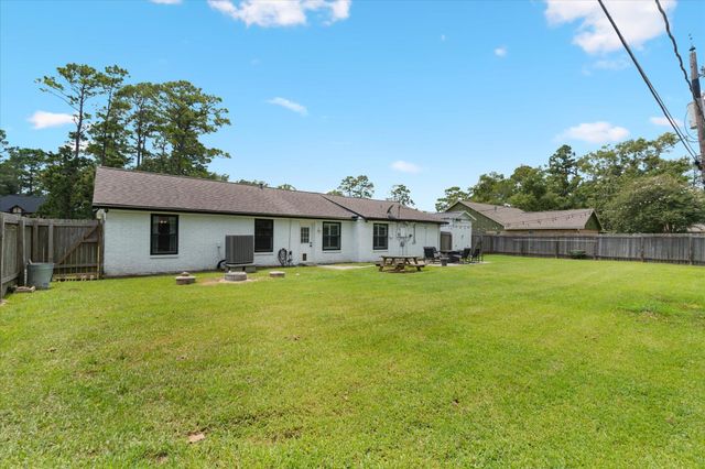 110 Dozent Lane, Baytown, TX 77521