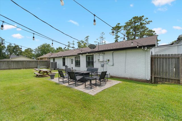 110 Dozent Lane, Baytown, TX 77521