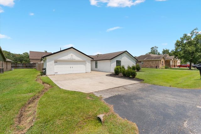 110 Dozent Lane, Baytown, TX 77521