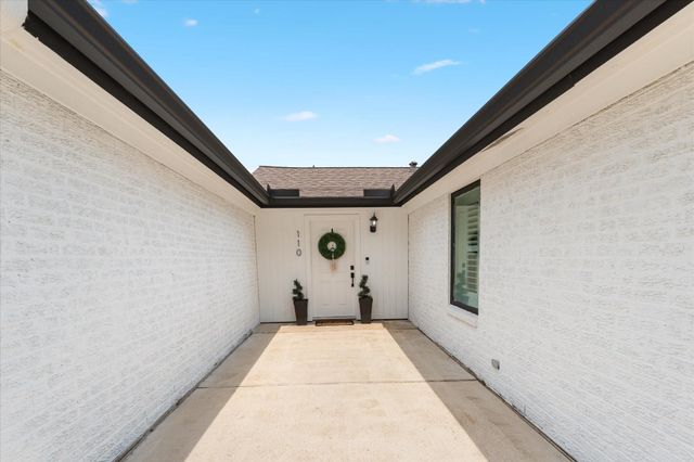 110 Dozent Lane, Baytown, TX 77521