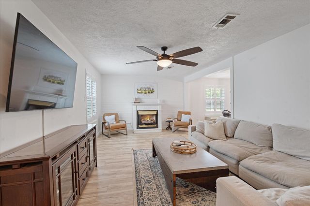 110 Dozent Lane, Baytown, TX 77521