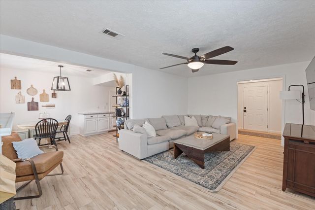 110 Dozent Lane, Baytown, TX 77521