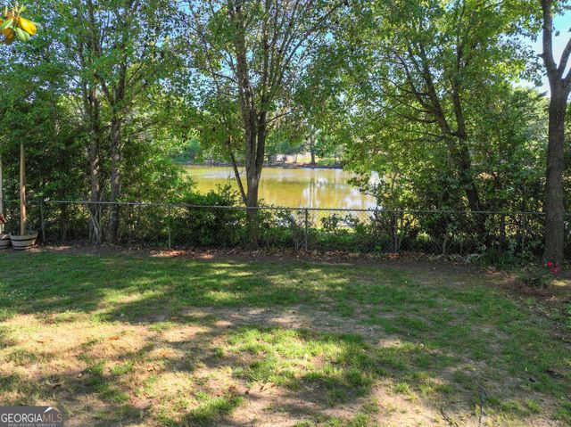 185 N Hampton Drive, Fayetteville, GA 30215