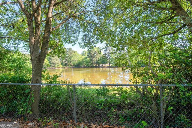185 N Hampton Drive, Fayetteville, GA 30215