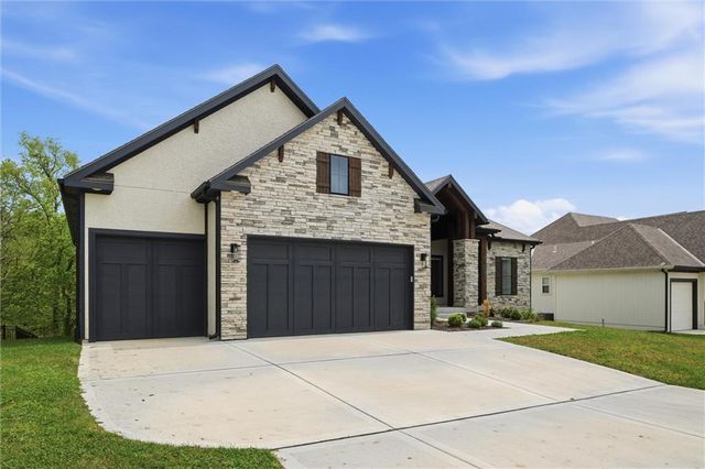 13446 Terrace Park Drive, Parkville, MO 64152