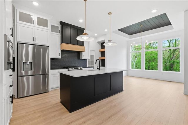 13446 Terrace Park Drive, Parkville, MO 64152
