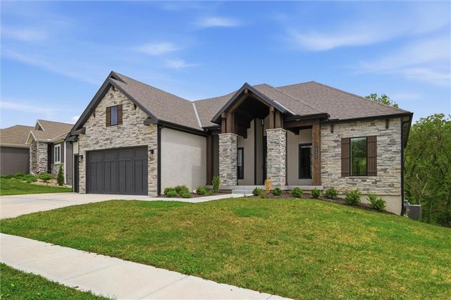 13446 Terrace Park Drive, Parkville, MO 64152