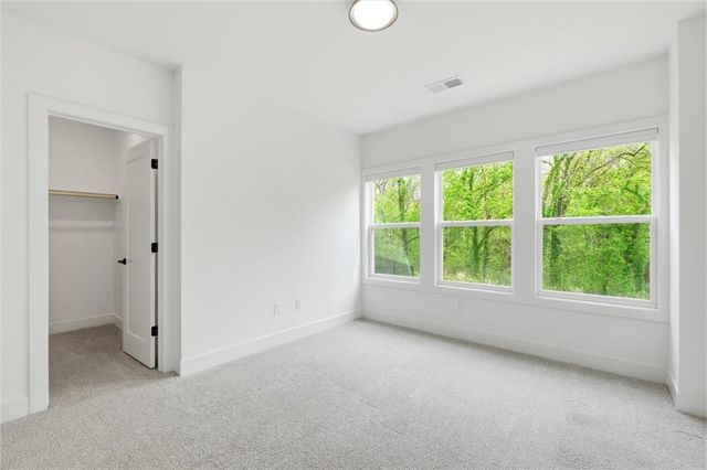 13446 Terrace Park Drive, Parkville, MO 64152