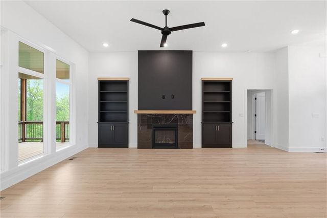 13446 Terrace Park Drive, Parkville, MO 64152