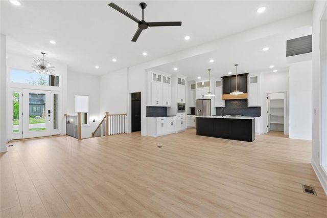 13446 Terrace Park Drive, Parkville, MO 64152