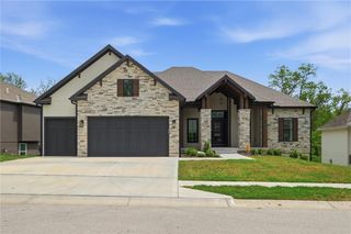 13446 Terrace Park Drive, Parkville, MO 64152