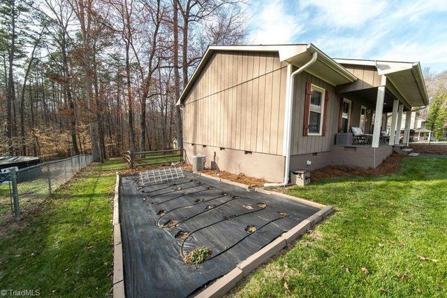 6148 Brinkley Park Drive, Belews Creek, NC 27009