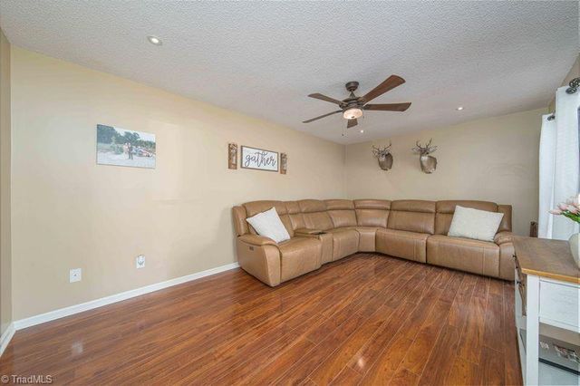 6148 Brinkley Park Drive, Belews Creek, NC 27009