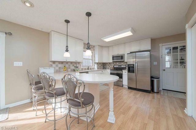 6148 Brinkley Park Drive, Belews Creek, NC 27009