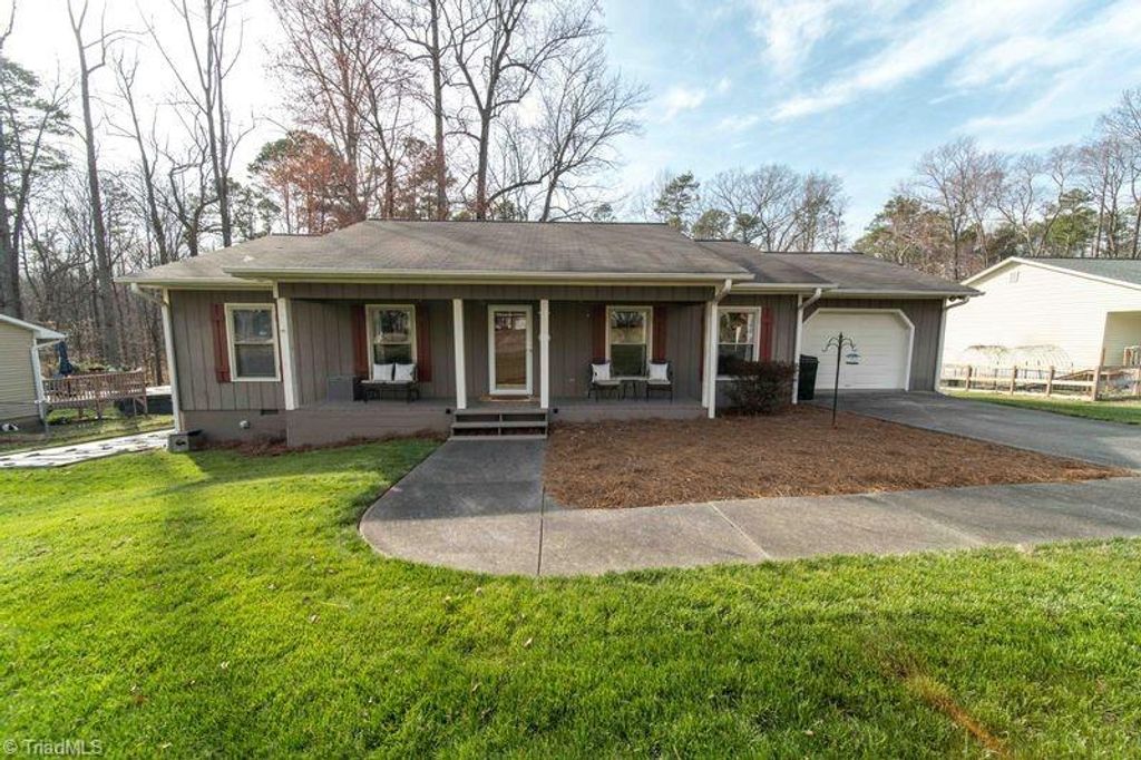6148 Brinkley Park Drive, Belews Creek, NC 27009