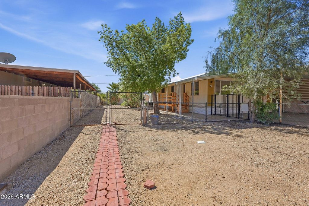 2007 E MICHIGAN Avenue, Phoenix, AZ 85022 — photo 2