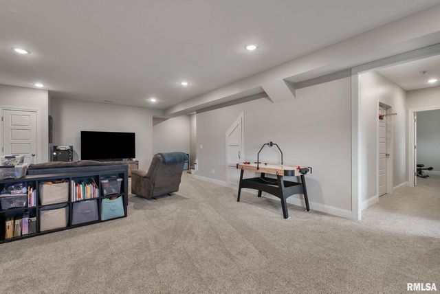 317 MADISON Drive, Riverdale, IA 52722