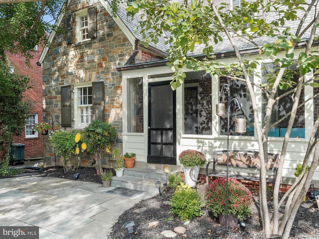 2833 NORTHAMPTON ST NW, Washington, DC 20015