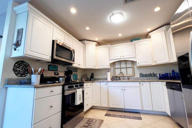 3541 NE Ocean Boulevard NE 15, Hutchinson Island, FL 34957