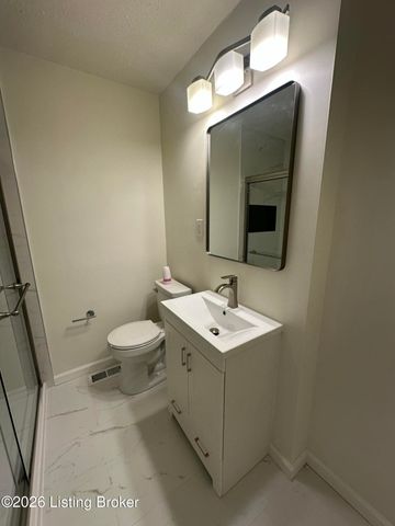 4806 Mid Dr, Louisville, KY 40272