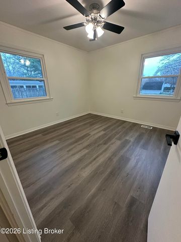 4806 Mid Dr, Louisville, KY 40272