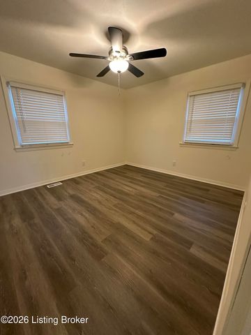 4806 Mid Dr, Louisville, KY 40272